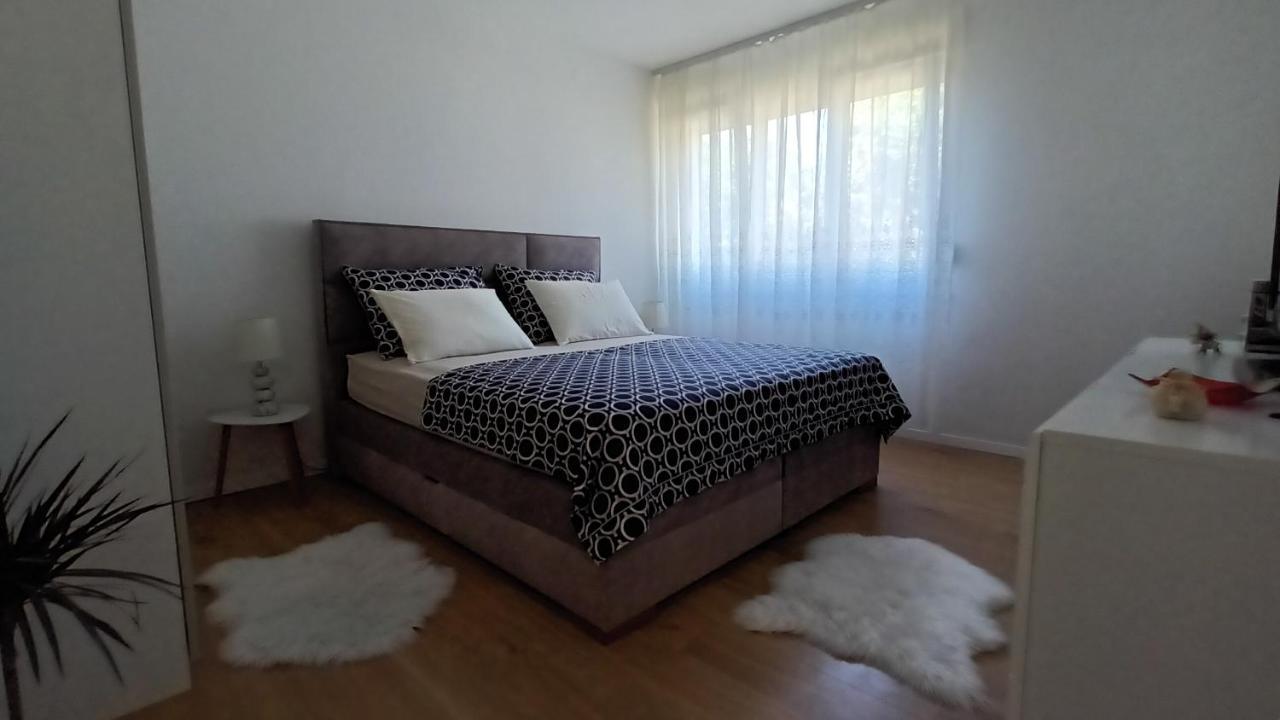 Leona Apartment-Perfect For Four Split Exterior foto
